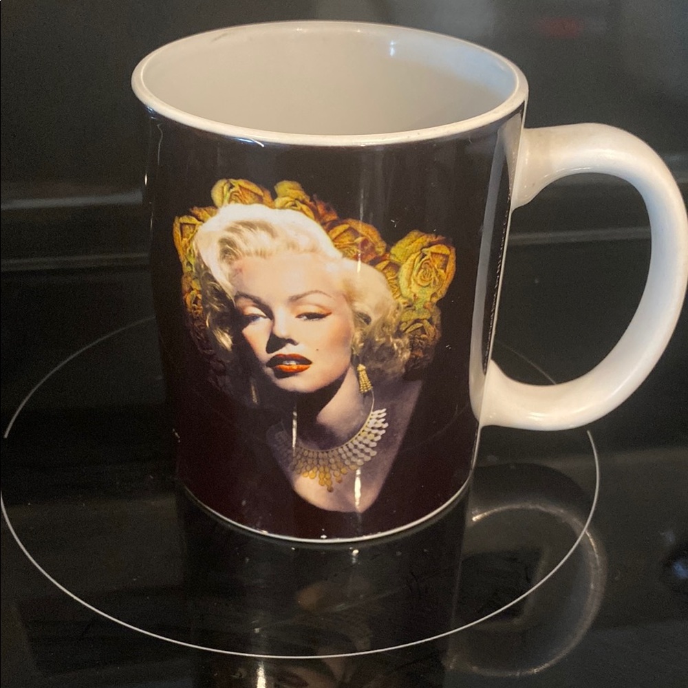 Radio Days Collectible Mug with Iconic Portrait of Marilyn Monroe